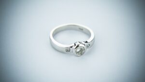 婚約詐欺を見極めるための効果的な方法は？