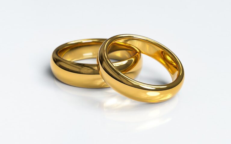 結婚詐欺の不審な兆候とはどのようなものか？