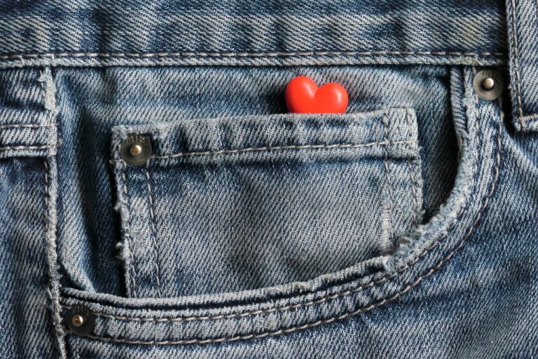 弁護士に依頼する費用はどれくらい？恋愛詐欺の相談におすすめの弁護士は？